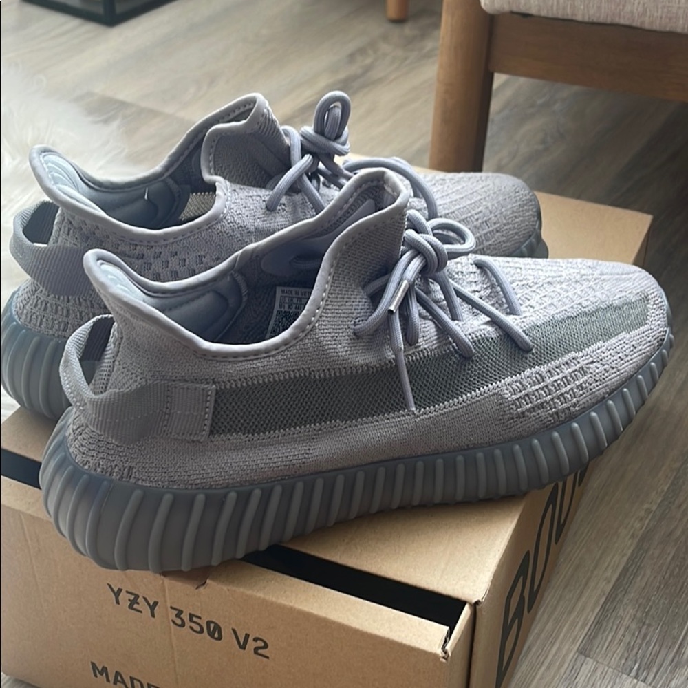 Yeezy Boost 350 v2